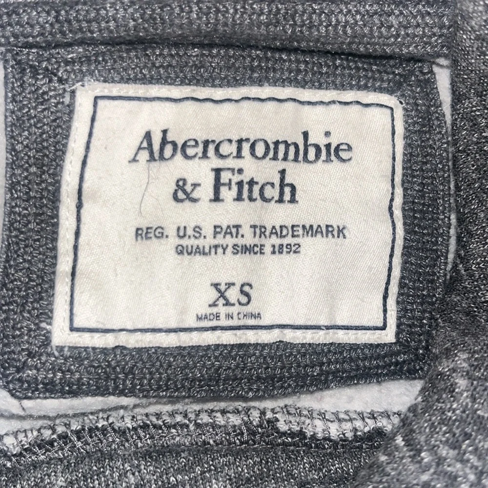 Abercrombie Hoodie Sweatshirt Gray Front Middle Pocket Cowl Neck Unisex Sz Small - Picture 3 of 6